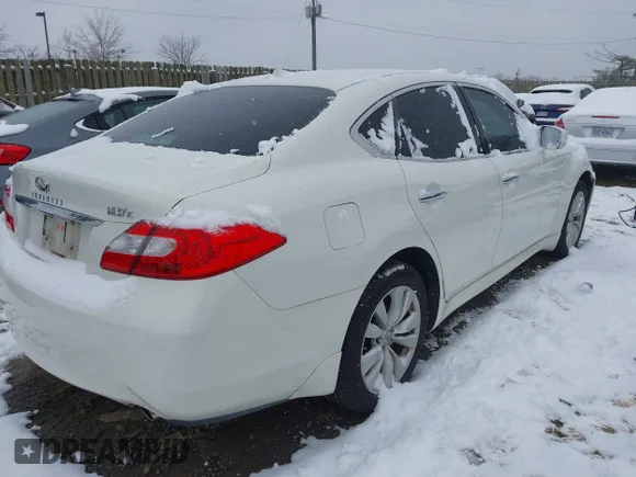 ✅ 2011 Infiniti M • VIN: JN1BY1AR0BM370402 • Lot: 43830716. Wystawiony na IAAI z przebiegiem 192 000 mil. Bezpłatny archiwum sprzedaży aukcyjnych z USA i szczegółowy raport historii pojazdu na DreamBid. Zdjęcie 4.