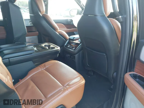 ✅ 2021 Lincoln Navigator Reserve • VIN: 5LMJJ3LTXMEL11283 • Lot: 43115110. Wystawiony na IAAI z przebiegiem 133 014 mil. Bezpłatny archiwum sprzedaży aukcyjnych z USA i szczegółowy raport historii pojazdu na DreamBid. Zdjęcie 8.