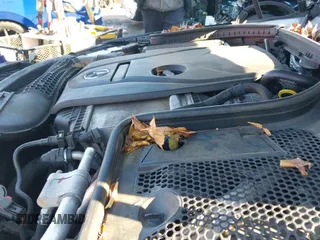 ✅ 2017 Mercedes-Benz C 300 • VIN: 55SWF4KB5HU221846 • Lot: 43765894. Wystawiony na IAAI z przebiegiem 99 367 mil. Bezpłatny archiwum sprzedaży aukcyjnych z USA i szczegółowy raport historii pojazdu na DreamBid. Zdjęcie 19.