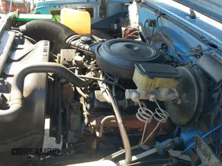 ✅ 1985 Chevrolet Silverado 1500 • VIN: 2GCDC14H2F1166502 • Lot: 43124916. Wystawiony na IAAI z przebiegiem 71 653 mil. Bezpłatny archiwum sprzedaży aukcyjnych z USA i szczegółowy raport historii pojazdu na DreamBid. Zdjęcie 18.