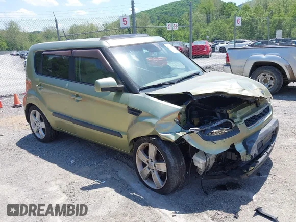 ✅ 2011 Kia Soul + • VIN: KNDJT2A27B7202433 • Lot: 45108448. Wystawiony na IAAI z przebiegiem 196 434 mil. Bezpłatny archiwum sprzedaży aukcyjnych z USA i szczegółowy raport historii pojazdu na DreamBid. Zdjęcie 1.