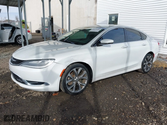 ✅ 2015 Chrysler 200 C • VIN: 1C3CCCCG1FN593057 • Lot: 44173486. Wystawiony na IAAI z przebiegiem 74 214 mil. Bezpłatny archiwum sprzedaży aukcyjnych z USA i szczegółowy raport historii pojazdu na DreamBid. Zdjęcie 2.