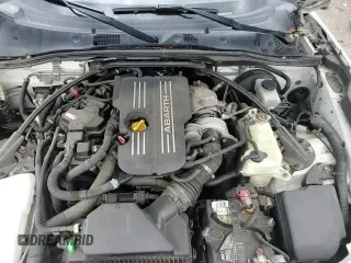 ✅ 2018 FIAT 124 Spider Abarth • VIN: JC1NFAEK5J0134540 • Лот: 58321195. Опубликован ранее на Copart с пробегом 83 764 миль. Бесплатный доступ к архиву аукционных продаж из США и подробный отчёт об истории автомобиля на DreamBid. Изображение 15.