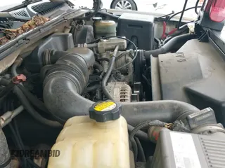 ✅ 2002 Chevrolet Silverado 1500 LS • VIN: 1GCEC19W52Z117677 • Lot: 43555653. Listed on IAAI with 361,829 mi. Free auction sales archive from the USA and detailed vehicle history report at DreamBid. Image 12.