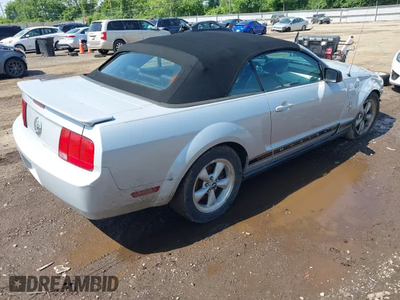 ✅ 2007 Ford Mustang Deluxe • VIN: 1ZVFT84N275335194 • Лот: 45231023. Опубліковано раніше на IAAI з пробігом 162 238 миль. Безкоштовний доступ до архіву аукціонних продажів зі США та докладний звіт про історію автомобіля на DreamBid. Зображення 4.