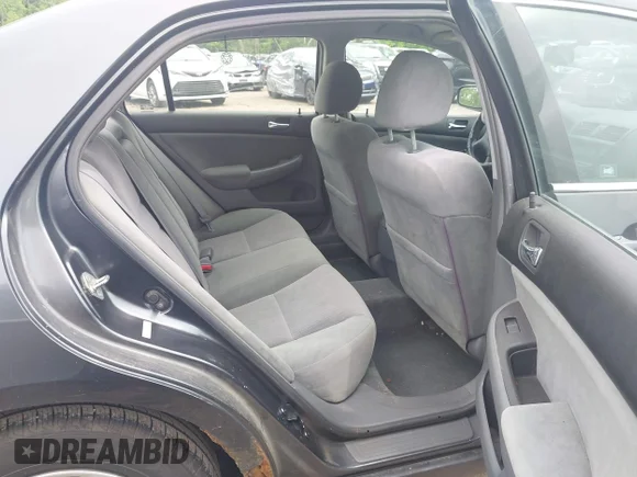 ✅ 2004 Honda Accord LX • VIN: 1HGCM56334A154574 • Lot: 45213801. Wystawiony na IAAI z przebiegiem 204 133 mil. Bezpłatny archiwum sprzedaży aukcyjnych z USA i szczegółowy raport historii pojazdu na DreamBid. Zdjęcie 8.