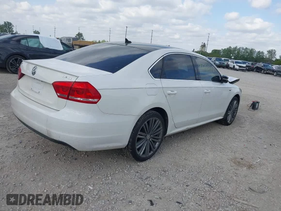 ✅ 2015 Volkswagen Passat SE • VIN: 1VWBT7A38FC035343 • Lot: 45093077. Wystawiony na IAAI z przebiegiem 160 741 mil. Bezpłatny archiwum sprzedaży aukcyjnych z USA i szczegółowy raport historii pojazdu na DreamBid. Zdjęcie 4.