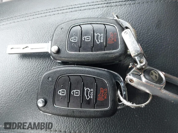 ✅ 2018 Hyundai Santa Fe 2.4L • VIN: 5NMZT3LB6JH092228 • Lot: 44239729. Wystawiony na IAAI z przebiegiem 121 337 mil. Bezpłatny archiwum sprzedaży aukcyjnych z USA i szczegółowy raport historii pojazdu na DreamBid. Zdjęcie 11.