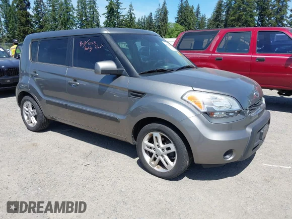 ✅ 2011 Kia Soul + • VIN: KNDJT2A20B7237153 • Lot: 45265898. Wystawiony na IAAI z przebiegiem 118 818 mil. Bezpłatny archiwum sprzedaży aukcyjnych z USA i szczegółowy raport historii pojazdu na DreamBid. Zdjęcie 1.