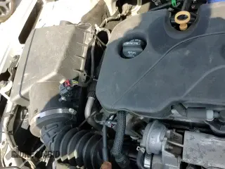 2019 Chevrolet Malibu LT z VIN 1G1ZD5ST9KF166137, wystawiony jako Copart lot #84065665 z przebiegiem 133 058 mil mil oraz Czysty tytuł • Clean title. Historia ofert i sprzedaży dostępna na DreamBid. Obrazek 14.