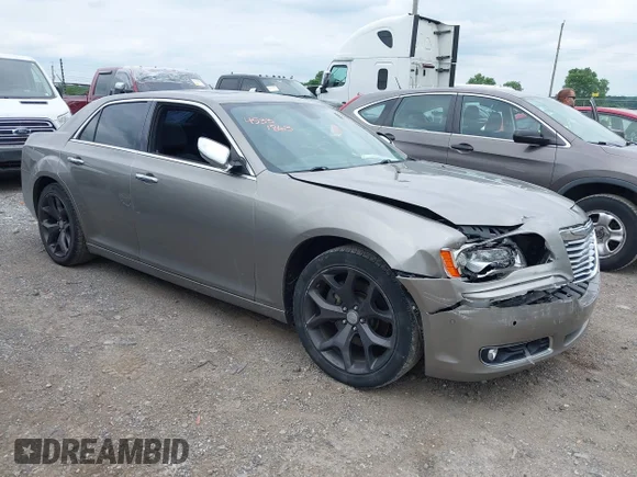 ✅ 2014 Chrysler 300 C • VIN: 2C3CCAET2EH160269 • Lot: 45331863. Wystawiony na IAAI z przebiegiem 88 268 mil. Bezpłatny archiwum sprzedaży aukcyjnych z USA i szczegółowy raport historii pojazdu na DreamBid. Zdjęcie 1.