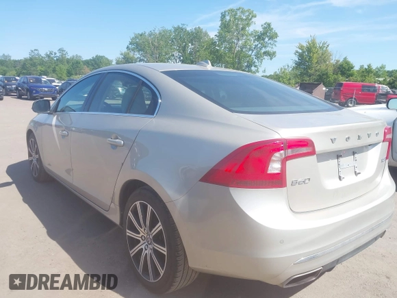 ✅ 2017 Volvo S60 Inscription • VIN: LYV402TK8HB138572 • Lot: 45227242. Wystawiony na IAAI z przebiegiem 76 533 mil. Bezpłatny archiwum sprzedaży aukcyjnych z USA i szczegółowy raport historii pojazdu na DreamBid. Zdjęcie 3.