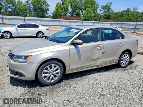 ✅ 2013 Volkswagen Jetta SE • VIN: 3VWDX7AJ4DM234672 • Лот: 56284136. Опубликован ранее на Copart с пробегом 220 659 миль. Бесплатный доступ к архиву аукционных продаж из США и подробный отчёт об истории автомобиля на DreamBid. Изображение 1.