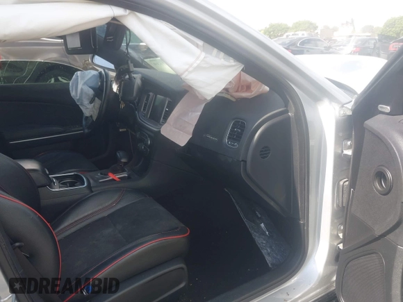 ✅ 2019 Dodge Charger Scat Pack • VIN: 2C3CDXGJ0KH624425 • Lot: 44622639. Wystawiony na IAAI z przebiegiem 85 454 mil. Bezpłatny archiwum sprzedaży aukcyjnych z USA i szczegółowy raport historii pojazdu na DreamBid. Zdjęcie 5.
