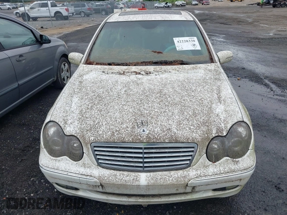 ✅ 2004 Mercedes-Benz C 240 • VIN: WDBRF81J54F470702 • Lot: 42228330. Wystawiony na IAAI z przebiegiem 169 875 mil. Bezpłatny archiwum sprzedaży aukcyjnych z USA i szczegółowy raport historii pojazdu na DreamBid. Zdjęcie 6.