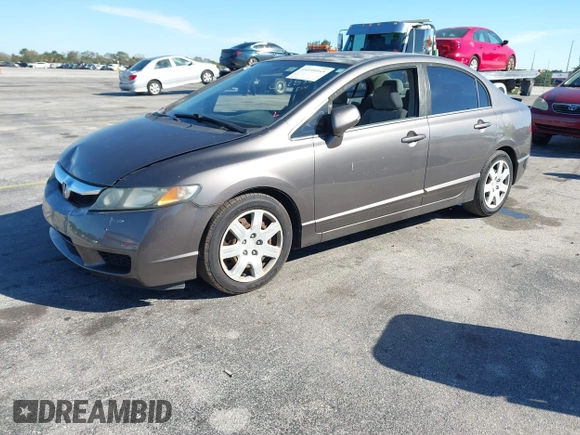 ✅ 2011 Honda Civic LX • VIN: 19XFA1F56BE016858 • Lot: 44199545. Wystawiony na IAAI z przebiegiem 63 616 mil. Bezpłatny archiwum sprzedaży aukcyjnych z USA i szczegółowy raport historii pojazdu na DreamBid. Zdjęcie 2.