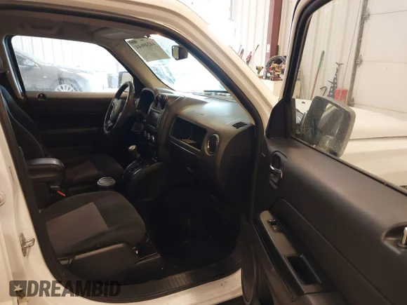 ✅ 2014 Jeep Patriot North • VIN: 1C4NJRAB0ED776555 • Lot: 44249644. Wystawiony na IAAI z przebiegiem 163 087 mil. Bezpłatny archiwum sprzedaży aukcyjnych z USA i szczegółowy raport historii pojazdu na DreamBid. Zdjęcie 5.
