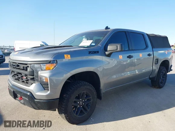 ✅ 2025 Chevrolet Silverado 1500 Custom Trail Boss • VIN: 3GCPKCEK4SG249534 • Lot: 44116764. Wystawiony na IAAI z przebiegiem 13 829 mil. Bezpłatny archiwum sprzedaży aukcyjnych z USA i szczegółowy raport historii pojazdu na DreamBid. Zdjęcie 2.