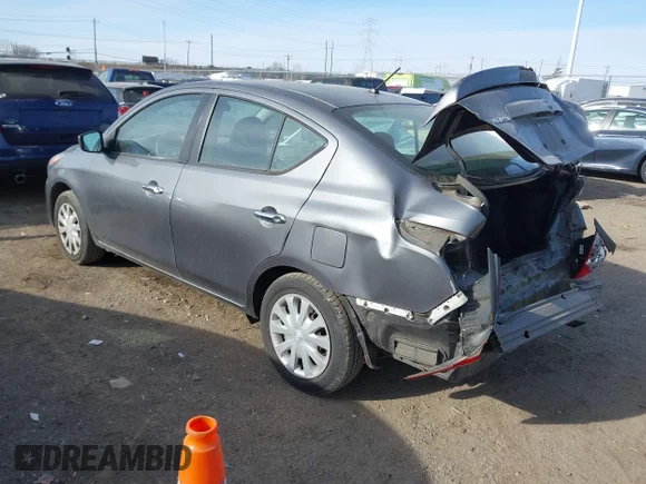 ✅ 2018 Nissan Versa SV • VIN: 3N1CN7AP1JL826592 • Lot: 44230956. Wystawiony na IAAI z przebiegiem 129 201 mil. Bezpłatny archiwum sprzedaży aukcyjnych z USA i szczegółowy raport historii pojazdu na DreamBid. Zdjęcie 3.