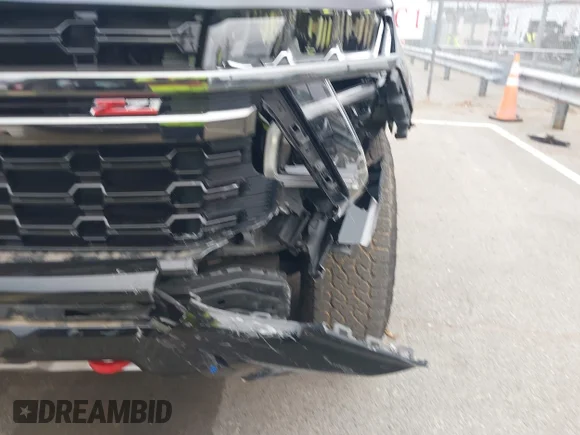 ✅ 2022 Chevrolet Tahoe Z71 • VIN: 1GNSKPKD1NR301818 • Lot: 44012184. Wystawiony na IAAI z przebiegiem 32 564 mil. Bezpłatny archiwum sprzedaży aukcyjnych z USA i szczegółowy raport historii pojazdu na DreamBid. Zdjęcie 6.