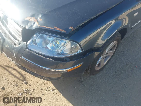 ✅ 2004 Volkswagen Passat GLX • VIN: WVWWH63B54E133607 • Lot: 43278381. Wystawiony na IAAI z przebiegiem 81 094 mil. Bezpłatny archiwum sprzedaży aukcyjnych z USA i szczegółowy raport historii pojazdu na DreamBid. Zdjęcie 6.