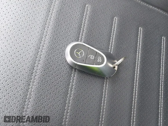 ✅ 2024 Mercedes-Benz C 300 • VIN: W1KAF4HB3RR176782 • Lot: 44800357. Wystawiony na IAAI z przebiegiem 28 262 mil. Bezpłatny archiwum sprzedaży aukcyjnych z USA i szczegółowy raport historii pojazdu na DreamBid. Zdjęcie 11.