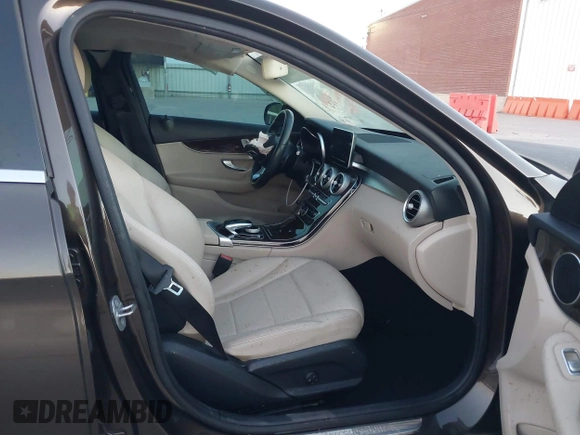 ✅ 2016 Mercedes-Benz C 300 Luxury • VIN: 55SWF4JB0GU167050 • Lot: 43464889. Wystawiony na IAAI z przebiegiem 87 949 mil. Bezpłatny archiwum sprzedaży aukcyjnych z USA i szczegółowy raport historii pojazdu na DreamBid. Zdjęcie 5.