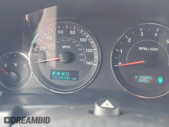 ✅ 2006 Jeep Commander • VIN: 1J8HG48N76C275015 • Лот: 44615318. Опубліковано раніше на IAAI з пробігом 163 998 миль. Безкоштовний доступ до архіву аукціонних продажів зі США та докладний звіт про історію автомобіля на DreamBid. Зображення 7.