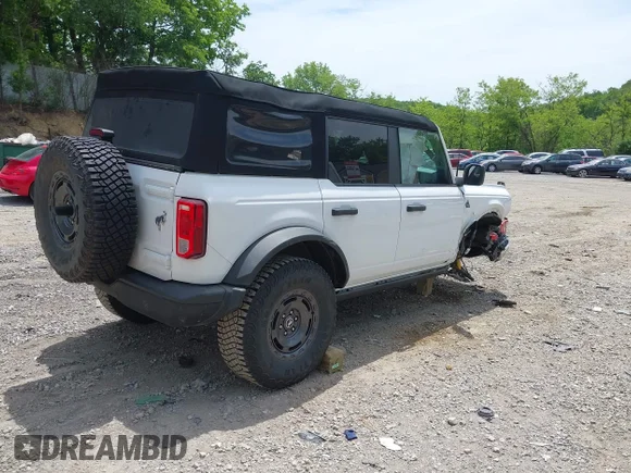 ✅ 2024 Ford Bronco Black Diamond • VIN: 1FMEE1BH0RLA92606 • Lot: 45256097. Wystawiony na IAAI z przebiegiem 22 646 mil. Bezpłatny archiwum sprzedaży aukcyjnych z USA i szczegółowy raport historii pojazdu na DreamBid. Zdjęcie 4.