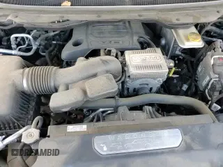 ✅ 2023 Jeep Wagoneer • VIN: 1C4SJUAT2PS518325 • Lot: 81426995. Wystawiony na Copart z przebiegiem 68 894 mil. Bezpłatny archiwum sprzedaży aukcyjnych z USA i szczegółowy raport historii pojazdu na DreamBid. Zdjęcie 15.