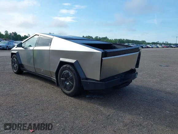 ✅ 2024 Tesla Cybertruck • VIN: 7G2CEHED5RA056940 • Lot: 45214430. Wystawiony na IAAI z przebiegiem 28 621 mil. Bezpłatny archiwum sprzedaży aukcyjnych z USA i szczegółowy raport historii pojazdu na DreamBid. Zdjęcie 3.