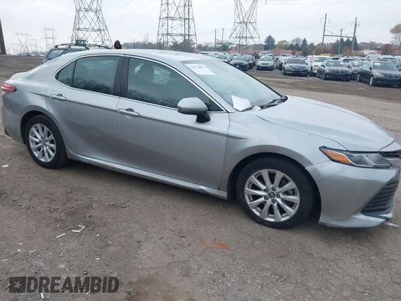 ✅ 2018 Toyota Camry SE • VIN: 4T1B11HK6JU124751 • Лот: 43778037. Опубліковано раніше на IAAI з пробігом 179 733 миль. Безкоштовний доступ до архіву аукціонних продажів зі США та докладний звіт про історію автомобіля на DreamBid. Зображення 1.