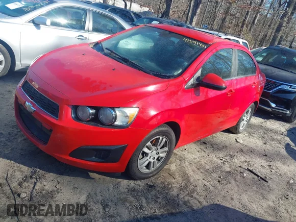 ✅ 2015 Chevrolet Sonic LT • VIN: 1G1JC5SHXF4140742 • Lot: 41391451. Wystawiony na IAAI z przebiegiem 139 299 mil. Bezpłatny archiwum sprzedaży aukcyjnych z USA i szczegółowy raport historii pojazdu na DreamBid. Zdjęcie 2.