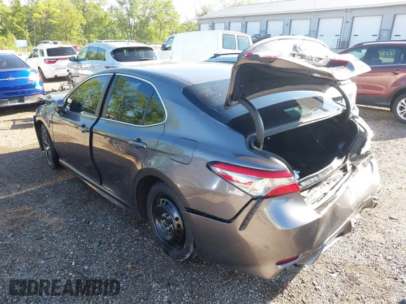 ✅ 2018 Toyota Camry SE • VIN: 4T1B11HK5JU017822 • Lot: 44986146. Wystawiony na IAAI z przebiegiem 137 255 mil. Bezpłatny archiwum sprzedaży aukcyjnych z USA i szczegółowy raport historii pojazdu na DreamBid. Zdjęcie 3.