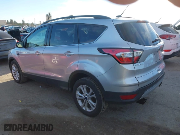 ✅ 2018 Ford Escape SE • VIN: 1FMCU0GD6JUA75771 • Lot: 44490783. Wystawiony na IAAI z przebiegiem 122 348 mil. Bezpłatny archiwum sprzedaży aukcyjnych z USA i szczegółowy raport historii pojazdu na DreamBid. Zdjęcie 3.