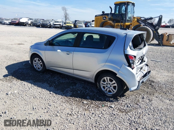 ✅ 2020 Chevrolet Sonic LT • VIN: 1G1JG6SB1L4117576 • Lot: 44883730. Wystawiony na IAAI z przebiegiem 74 202 mil. Bezpłatny archiwum sprzedaży aukcyjnych z USA i szczegółowy raport historii pojazdu na DreamBid. Zdjęcie 3.