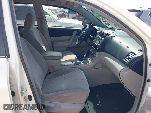 ✅ 2013 Toyota Highlander • VIN: 5TDZA3EH2DS037428 • Lot: 44439023. Wystawiony na IAAI z przebiegiem 196 259 mil. Bezpłatny archiwum sprzedaży aukcyjnych z USA i szczegółowy raport historii pojazdu na DreamBid. Zdjęcie 5.