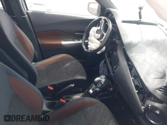 ✅ 2018 Nissan Kicks SV • VIN: 3N1CP5CU1JL533020 • Lot: 45213894. Wystawiony na IAAI z przebiegiem 61 434 mil. Bezpłatny archiwum sprzedaży aukcyjnych z USA i szczegółowy raport historii pojazdu na DreamBid. Zdjęcie 5.