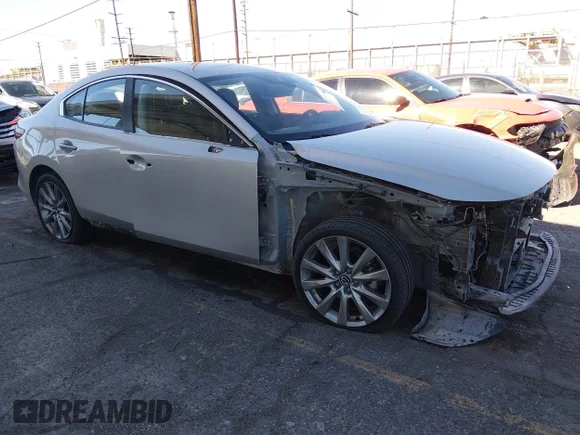 ✅ 2022 Mazda 3 Select • VIN: 3MZBPABL4NM318626 • Лот: 44282180. Опубліковано раніше на IAAI з пробігом 84 381 миль. Безкоштовний доступ до архіву аукціонних продажів зі США та докладний звіт про історію автомобіля на DreamBid. Зображення 1.