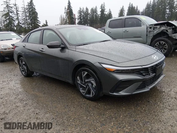 ✅ 2025 Hyundai Elantra SEL Sport • VIN: KMHLM4DG8SU878007 • Lot: 44615993. Wystawiony na IAAI z przebiegiem 5 411 mil. Bezpłatny archiwum sprzedaży aukcyjnych z USA i szczegółowy raport historii pojazdu na DreamBid. Zdjęcie 1.