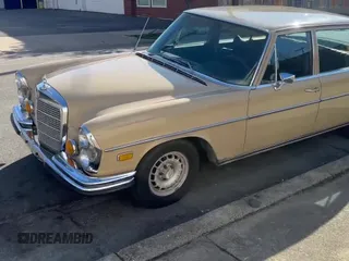 ✅ 1973 Mercedes-Benz 280 • VIN: 10806812019410 • Лот: 50894725. Опубликован ранее на Copart с пробегом 44 712 миль. Бесплатный доступ к архиву аукционных продаж из США и подробный отчёт об истории автомобиля на DreamBid. Изображение 11.