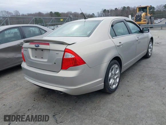 ✅ 2010 Ford Fusion SE • VIN: 3FAHP0HA4AR303866 • Lot: 44441060. Wystawiony na IAAI z przebiegiem 95 739 mil. Bezpłatny archiwum sprzedaży aukcyjnych z USA i szczegółowy raport historii pojazdu na DreamBid. Zdjęcie 4.