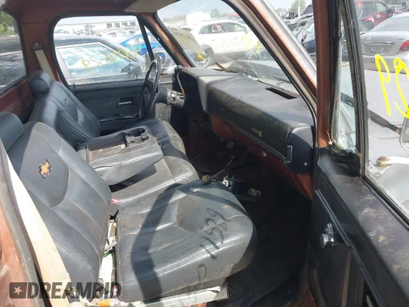 ✅ 1987 Chevrolet Blazer • VIN: 1GNEV18H5HF107357 • Lot: 43011529. Wystawiony na IAAI z przebiegiem 688 362 mil. Bezpłatny archiwum sprzedaży aukcyjnych z USA i szczegółowy raport historii pojazdu na DreamBid. Zdjęcie 5.