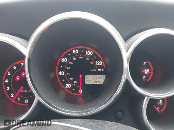 ✅ 2005 Toyota Matrix XR • VIN: 2T1LR30E25C506832 • Lot: 43298373. Wystawiony na IAAI z przebiegiem 105 587 mil. Bezpłatny archiwum sprzedaży aukcyjnych z USA i szczegółowy raport historii pojazdu na DreamBid. Zdjęcie 7.