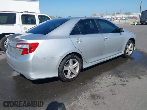 ✅ 2013 Toyota Camry SE • VIN: 4T1BF1FK9DU260722 • Lot: 44549710. Wystawiony na IAAI z przebiegiem 122 578 mil. Bezpłatny archiwum sprzedaży aukcyjnych z USA i szczegółowy raport historii pojazdu na DreamBid. Zdjęcie 4.