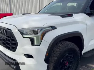 ✅ 2024 Toyota Sequoia SR5 • VIN: 7SVAAABA2RX025764 • Lot: 92624895. Wystawiony na Copart z przebiegiem 36 658 mil. Bezpłatny archiwum sprzedaży aukcyjnych z USA i szczegółowy raport historii pojazdu na DreamBid. Zdjęcie 11.