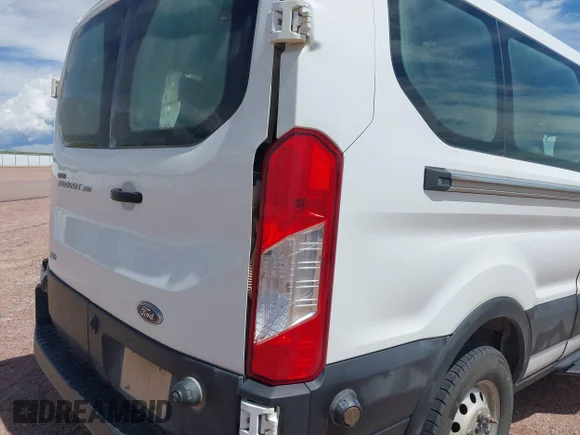 ✅ 2020 Ford Transit Passenger XL • VIN: 1FBAX9Y88LKA99548 • Лот: 42489140. Опубліковано раніше на IAAI з пробігом 140 770 миль. Безкоштовний доступ до архіву аукціонних продажів зі США та докладний звіт про історію автомобіля на DreamBid. Зображення 6.
