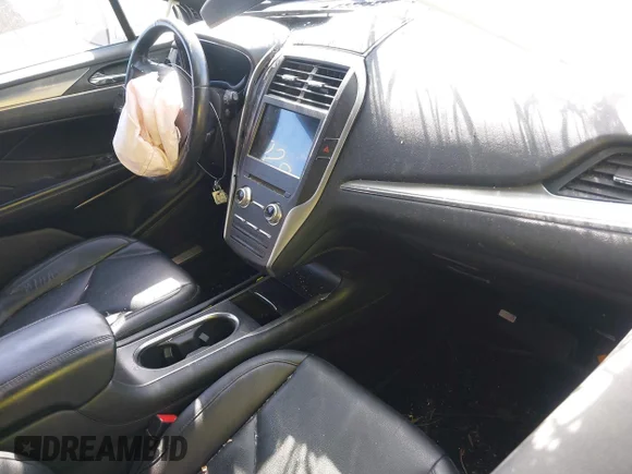 ✅ 2016 Lincoln MKC Premier • VIN: 5LMCJ1D97GUJ04974 • Lot: 43419028. Wystawiony na IAAI z przebiegiem 94 854 mil. Bezpłatny archiwum sprzedaży aukcyjnych z USA i szczegółowy raport historii pojazdu na DreamBid. Zdjęcie 5.