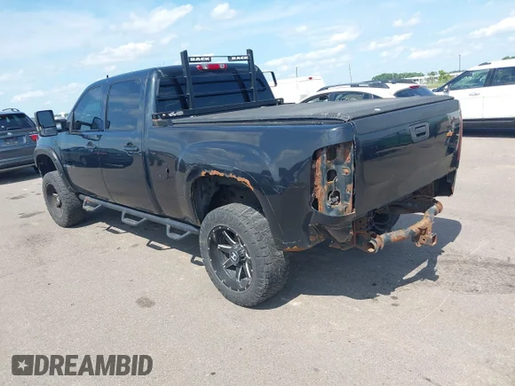 ✅ 2009 GMC Sierra 2500HD SLT • VIN: 1GTHK63K99F180201 • Lot: 42623897. Wystawiony na IAAI z przebiegiem 175 394 mil. Bezpłatny archiwum sprzedaży aukcyjnych z USA i szczegółowy raport historii pojazdu na DreamBid. Zdjęcie 3.