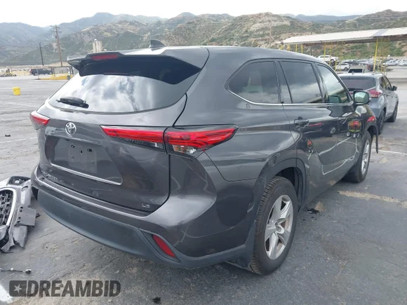✅ 2022 Toyota Highlander LE • VIN: 5TDZZRAH0NS542239 • Lot: 44910389. Wystawiony na IAAI z przebiegiem 33 454 mil. Bezpłatny archiwum sprzedaży aukcyjnych z USA i szczegółowy raport historii pojazdu na DreamBid. Zdjęcie 4.